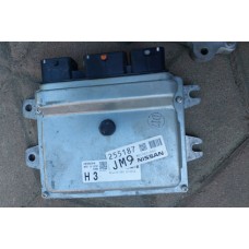 блок управління двигуном  mec940-040 nissan juke 1.6 автомат 